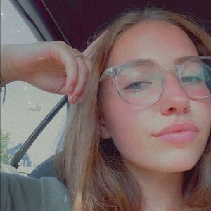 Meet your Posher, Chloe